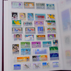 Lot massif de timbres du monde neufs et oblitérés en 10 albums.