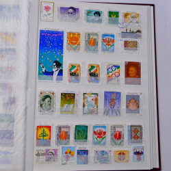 Lot massif de timbres du monde neufs et oblitérés en 10 albums.