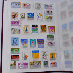Lot massif de timbres du monde neufs et oblitérés en 10 albums.