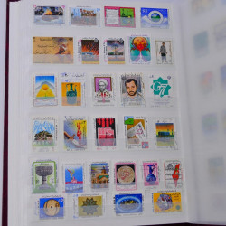 Lot massif de timbres du monde neufs et oblitérés en 10 albums.