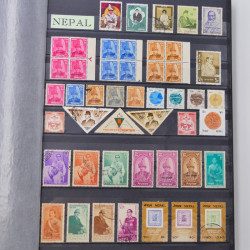 Lot massif de timbres du monde neufs et oblitérés en 10 albums.
