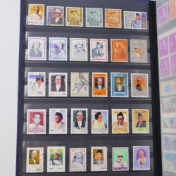 Lot massif de timbres du monde neufs et oblitérés en 10 albums.