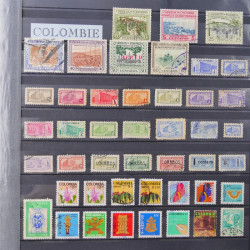 Lot massif de timbres du monde neufs et oblitérés en 10 albums.