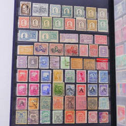 Lot massif de timbres du monde neufs et oblitérés en 10 albums.