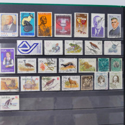 Lot massif de timbres du monde neufs et oblitérés en 10 albums.