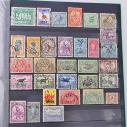 Lot massif de timbres du monde neufs et oblitérés en 10 albums.