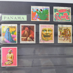 Lot massif de timbres du monde neufs et oblitérés en 10 albums.