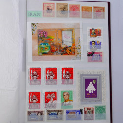 Lot massif de timbres du monde neufs et oblitérés en 10 albums.