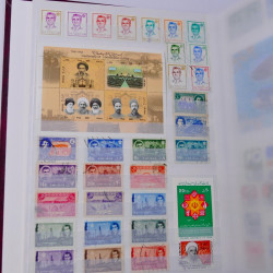 Lot massif de timbres du monde neufs et oblitérés en 10 albums.