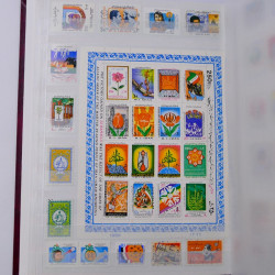 Lot massif de timbres du monde neufs et oblitérés en 10 albums.