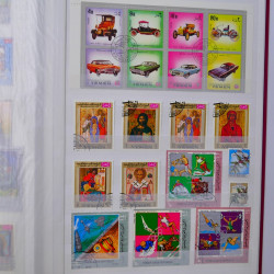Lot massif de timbres du monde neufs et oblitérés en 10 albums.
