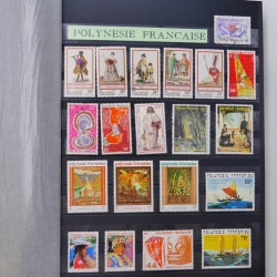 Lot massif de timbres du monde neufs et oblitérés en 10 albums.