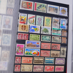 Lot massif de timbres du monde neufs et oblitérés en 10 albums.