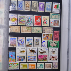 Lot massif de timbres du monde neufs et oblitérés en 10 albums.