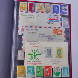 Lot massif de timbres du monde neufs et oblitérés en 10 albums.