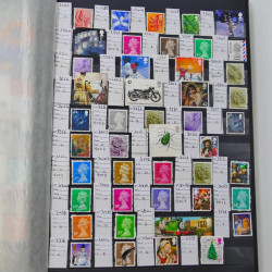 Lot massif de timbres du monde neufs et oblitérés en 10 albums.