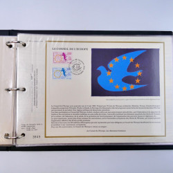 Collection documents premier jour de timbres de France 1987-1996 complet en 10 albums.
