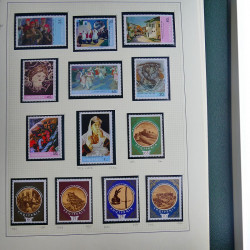 Collection timbres du monde thématique Tableaux neufs en un album.