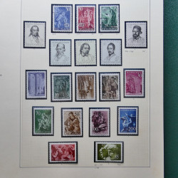 Collection timbres du monde thématique Tableaux neufs en un album.