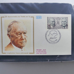 Vrac massif de timbres du monde neufs et oblitérés en un carton.