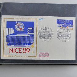 Vrac massif de timbres du monde neufs et oblitérés en un carton.