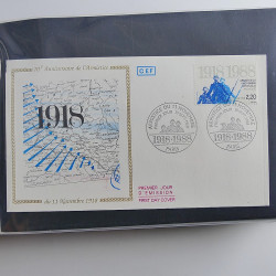 Vrac massif de timbres du monde neufs et oblitérés en un carton.