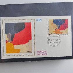 Vrac massif de timbres du monde neufs et oblitérés en un carton.