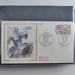 Vrac massif de timbres du monde neufs et oblitérés en un carton.