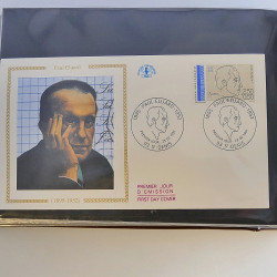 Vrac massif de timbres du monde neufs et oblitérés en un carton.