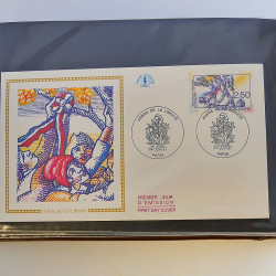 Vrac massif de timbres du monde neufs et oblitérés en un carton.
