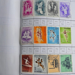 Vrac massif de timbres du monde neufs et oblitérés en un carton.