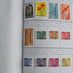 Vrac massif de timbres du monde neufs et oblitérés en un carton.