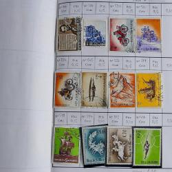 Vrac massif de timbres du monde neufs et oblitérés en un carton.