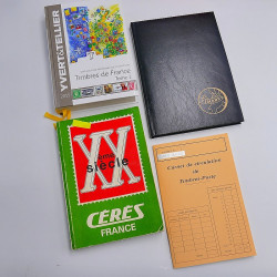 Vrac massif de timbres du monde neufs et oblitérés en un carton.