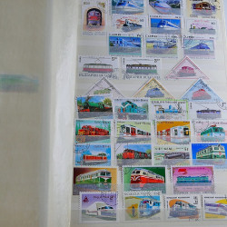 Vrac massif de timbres du monde neufs et oblitérés en un carton.