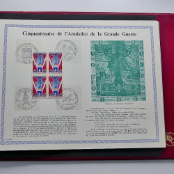 Vrac massif de timbres du monde neufs et oblitérés en un carton.