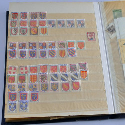 Vrac massif de timbres du monde neufs et oblitérés en un carton.