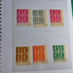 Lot de timbres de France en bloc coin daté 1925-1955 neufs** en un album.