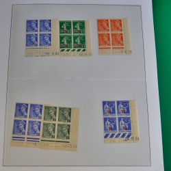 Lot de timbres de France en bloc coin daté 1925-1955 neufs** en un album.