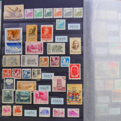 Lot de timbres de Chine 1913-2001 neufs et oblitérés en un album.