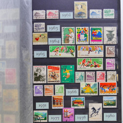 Lot de timbres de Chine 1913-2001 neufs et oblitérés en un album.