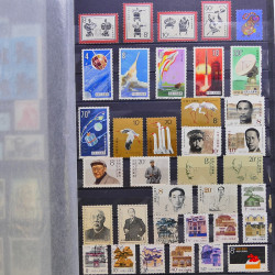 Lot de timbres de Chine 1913-2001 neufs et oblitérés en un album.