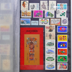 Lot de timbres de Chine 1913-2001 neufs et oblitérés en un album.