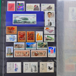 Lot de timbres de Chine 1913-2001 neufs et oblitérés en un album.