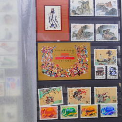 Lot de timbres de Chine 1913-2001 neufs et oblitérés en un album.