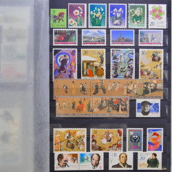 Lot de timbres de Chine 1913-2001 neufs et oblitérés en un album.