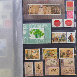 Lot de timbres de Chine 1913-2001 neufs et oblitérés en un album.