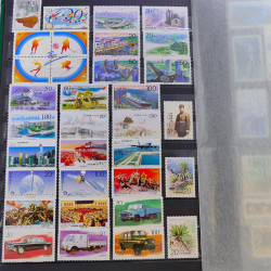 Lot de timbres de Chine 1913-2001 neufs et oblitérés en un album.