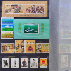Lot de timbres de Chine 1913-2001 neufs et oblitérés en un album.
