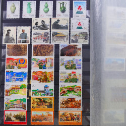 Lot de timbres de Chine 1913-2001 neufs et oblitérés en un album.